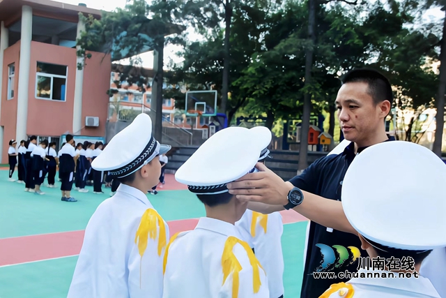 瀘縣實驗學(xué)校優(yōu)秀教師張明桃：青春奉獻祖國，愛心撒滿校園
