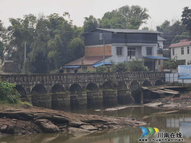 小石橋下游的鐘灘公路橋（曾佐然攝） (1).jpg