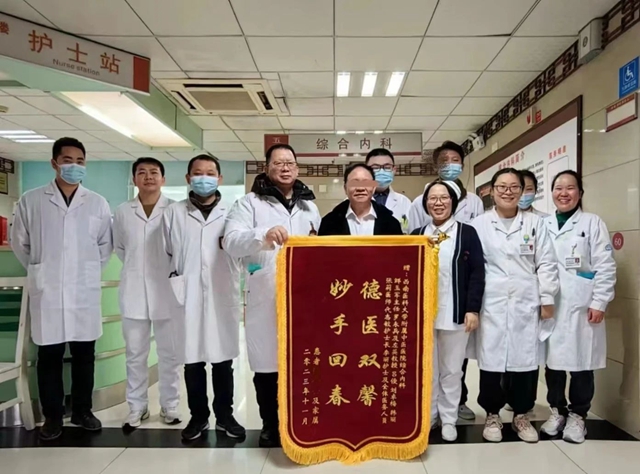 【警惕】瀘州一男子還在搓麻將，突然就“耷起”了！