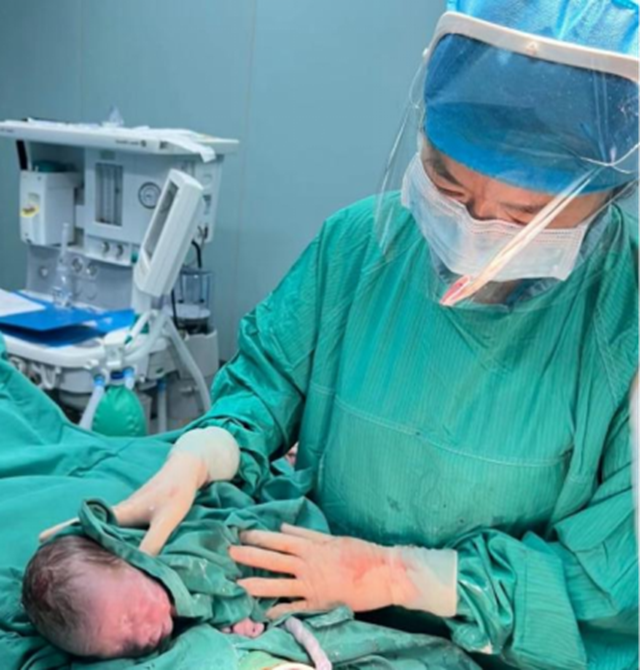 三胞胎破殼記！兩女一兒，人生大“贏家”！
