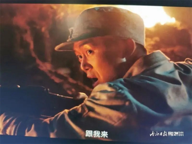 “看哭了”！這位內(nèi)江籍導(dǎo)演拍的抗戰(zhàn)片上線就火——