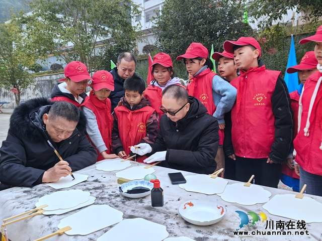 敘永縣黃坭鎮(zhèn)：山水黃坭抒壯志，翰墨飄香迎新年