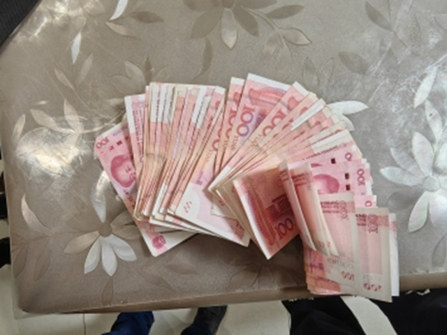 偷4000元錢，剛花300元就被抓……