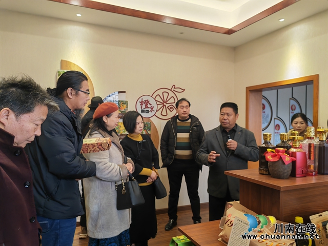 瀘州市文藝評(píng)論家協(xié)會(huì)走進(jìn)龍馬潭區(qū)雙加鎮(zhèn)助力鄉(xiāng)村振興