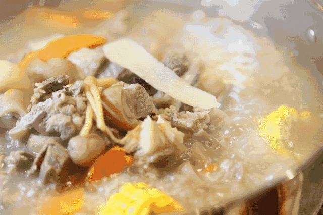 【圍觀】瀘州男子連續(xù)3天豪邁吃羊肉，血流不止！
