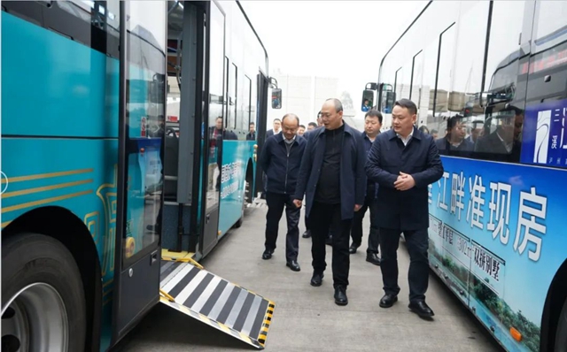 瀘州市人大常委會(huì)副主任張季頫帶隊(duì)調(diào)研城市公交工作