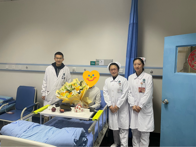 河南少年19歲生日，西南醫(yī)大附院醫(yī)護人員給足了儀式感！