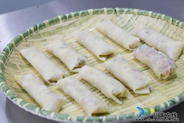 13包好的春卷.JPG