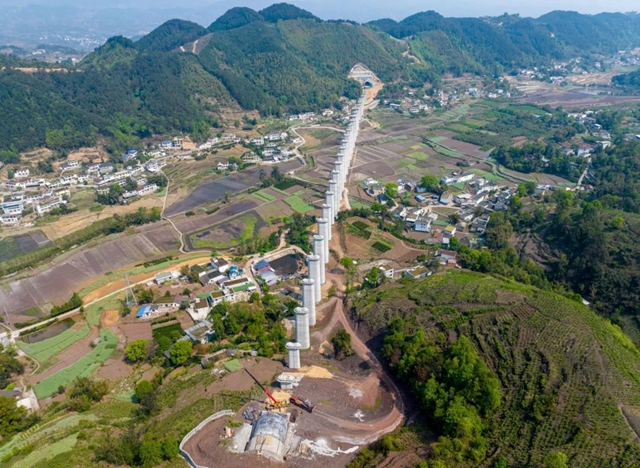 渝昆高鐵馬鞍山特大橋建成這樣了！在宜賓這里→