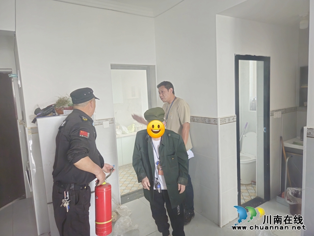 龍馬潭區(qū)魚塘街道：居民廚房起火，安全員“秒反應(yīng)”施救