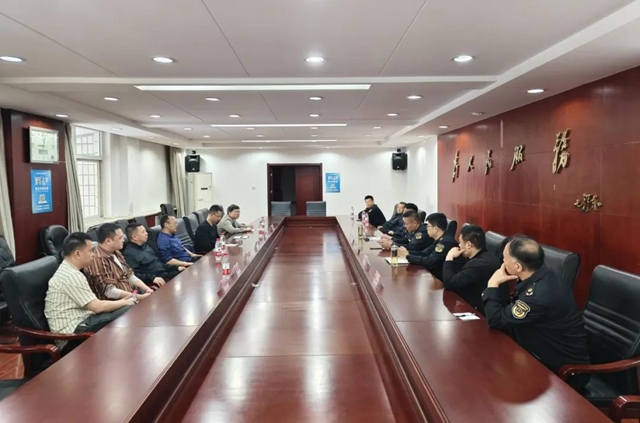 跨省聯(lián)動、重拳出擊，瀘州市市場監(jiān)管局現(xiàn)場查扣“仿冒”瀘酒7萬余瓶