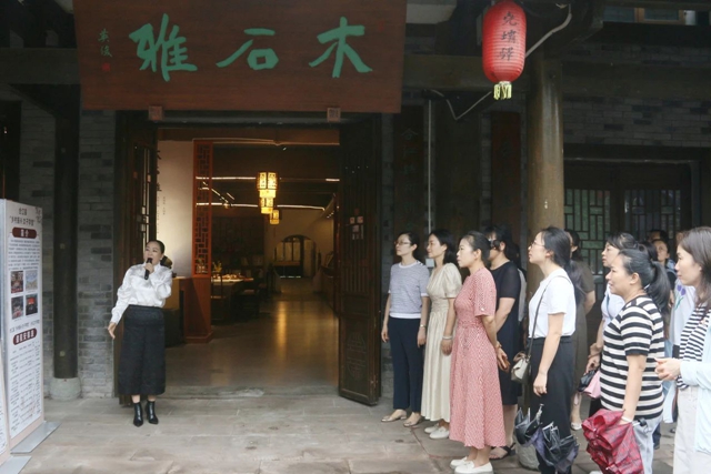 唱好“雙城記” 共建經(jīng)濟(jì)圈丨重慶市江津區(qū)婦聯(lián)一行來(lái)瀘調(diào)研交流