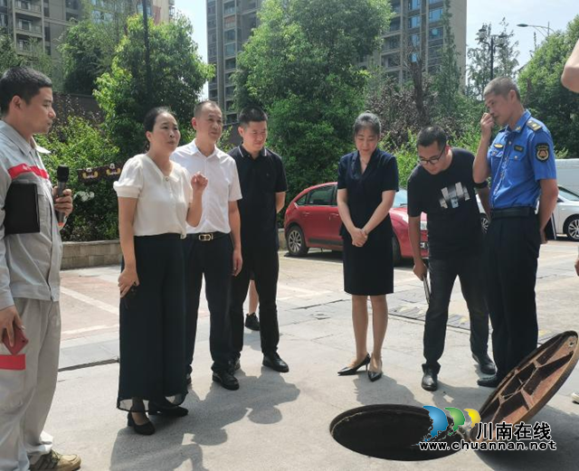 瀘州市餐飲行業(yè)監(jiān)管執(zhí)法工作現(xiàn)場會在龍馬潭區(qū)召開
