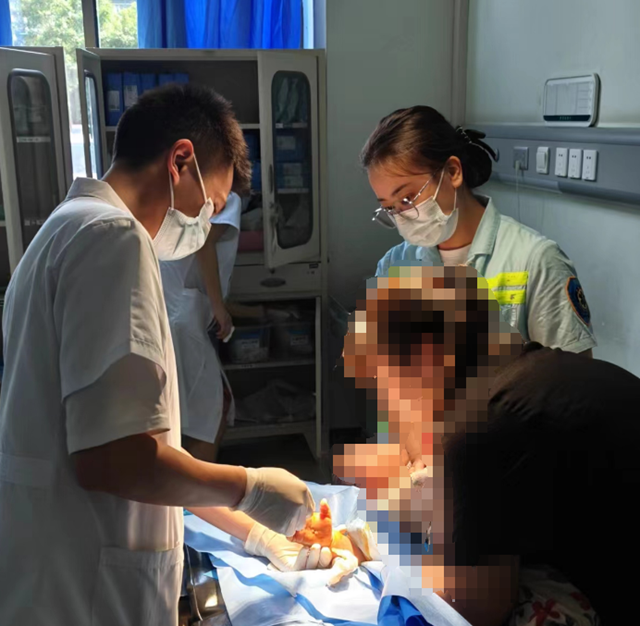 【警示】2歲小女孩被寵物狗連咬幾口，頭、手……
