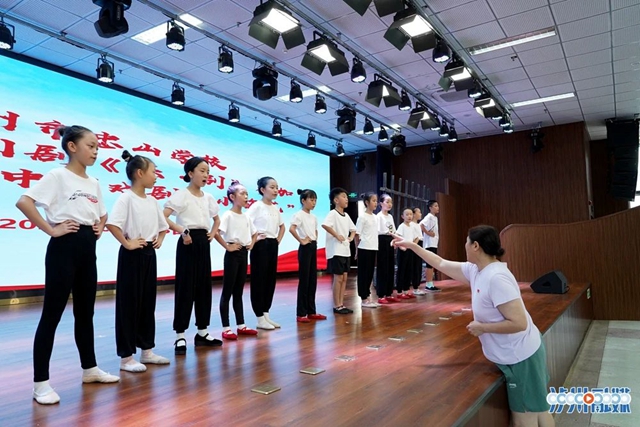 瀘州忠山學校原創(chuàng)現代川劇《蝶·別》進入第28屆“中國少兒戲曲小梅花薈萃”現場終審