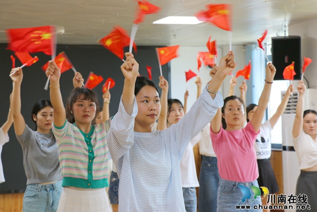 教師做早操練習(xí)3（陳聰蓉）.JPG