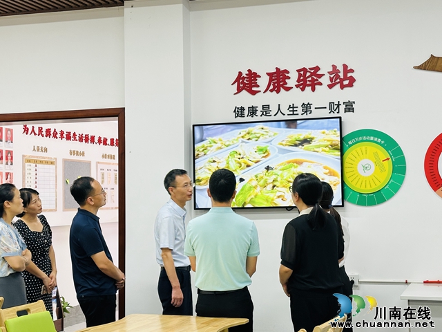 瀘州市人大調(diào)研組蒞臨杜家街社區(qū) 調(diào)研養(yǎng)老服務(wù)工作