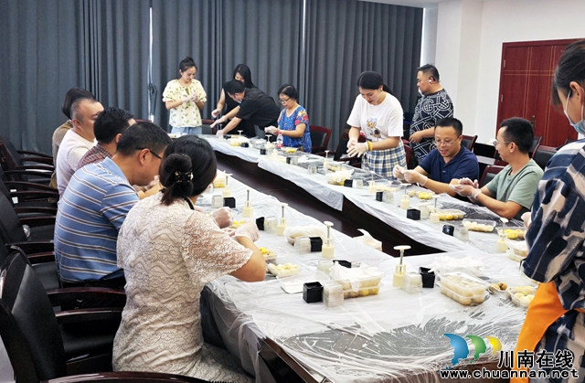 自制月餅活動(dòng).jpg