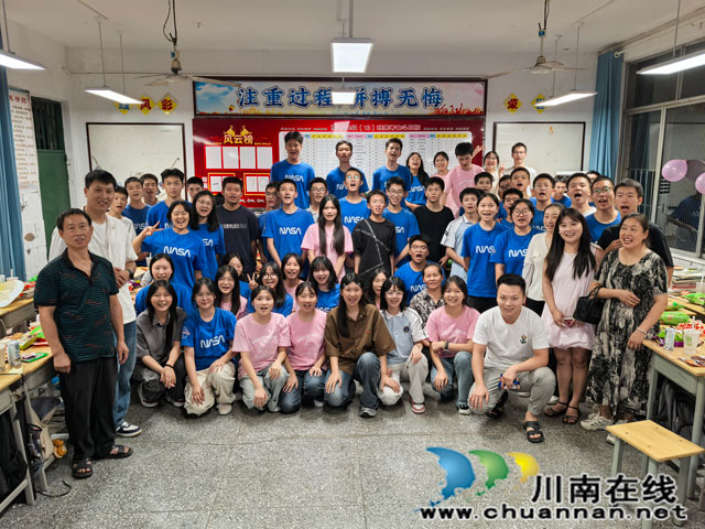 月圓人團(tuán)圓，溫情生日會┃瀘縣一中開展2024年慶中秋暨秋期第一學(xué)月集體慶生活動