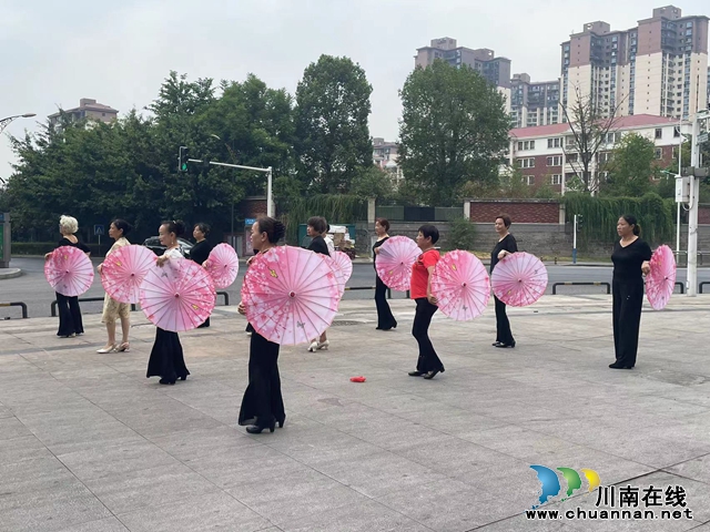 龍馬潭區(qū)魚塘街道望山坪社區(qū)新時(shí)代文明實(shí)踐站開展“舞出健康生活”舞蹈培訓(xùn)活動(dòng)