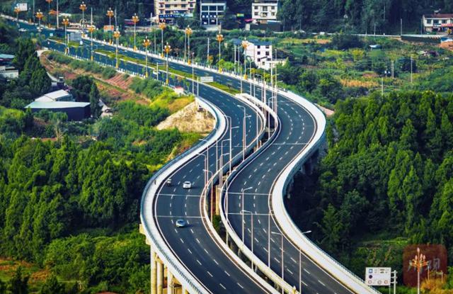 棱鏡丨最多相差30公里/小時！同一高速路四川限速為何遠(yuǎn)低于貴州云南？最新回應(yīng)→