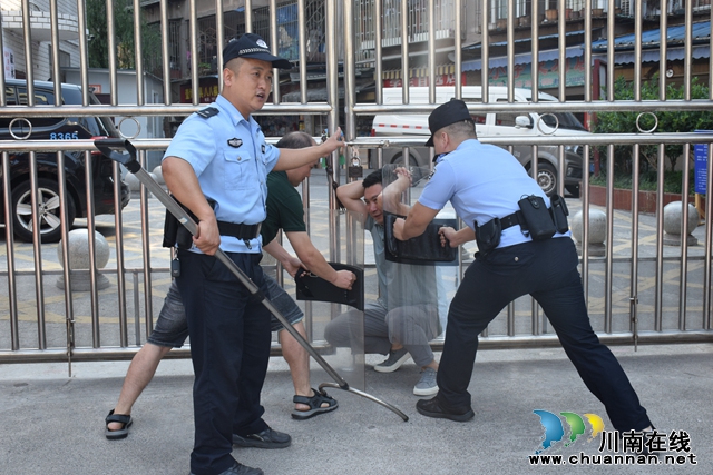 警校攜手共筑安全防線｜敘永銀頂小學(xué)舉辦突發(fā)事件應(yīng)急處置演練