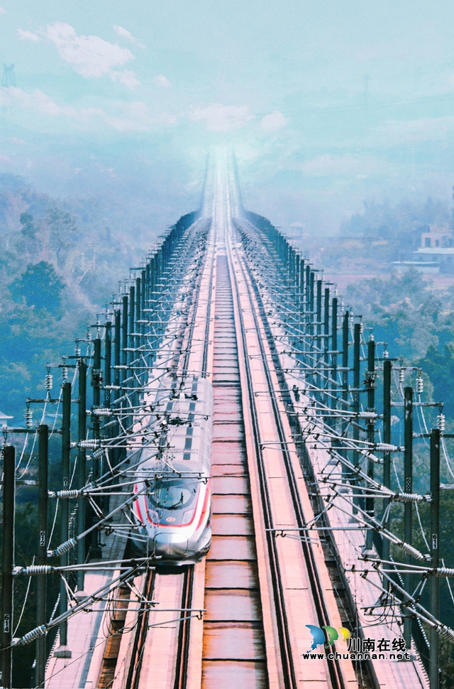 云中列車！渝昆高鐵川渝段正式通車
