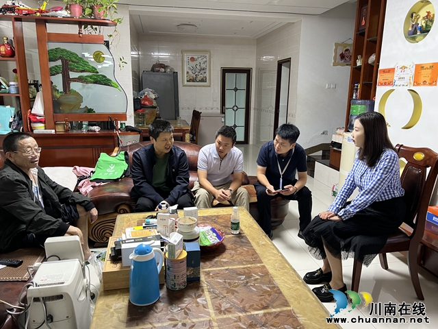 瀘縣玉蟾街道：情暖人心 共慶華誕重陽情