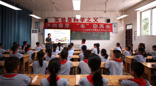 法潤春芽·“未”你而來丨龍馬潭區(qū)法院：法治進(jìn)校園，新學(xué)期普法啟航