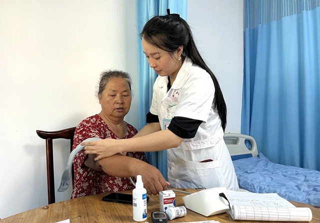 納溪區(qū)東升街道：建設(shè)友好型社區(qū) 提升老人幸福指數(shù)