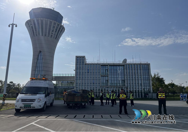 瀘州機(jī)場組織開展殘損航空器搬移應(yīng)急實(shí)戰(zhàn)演練