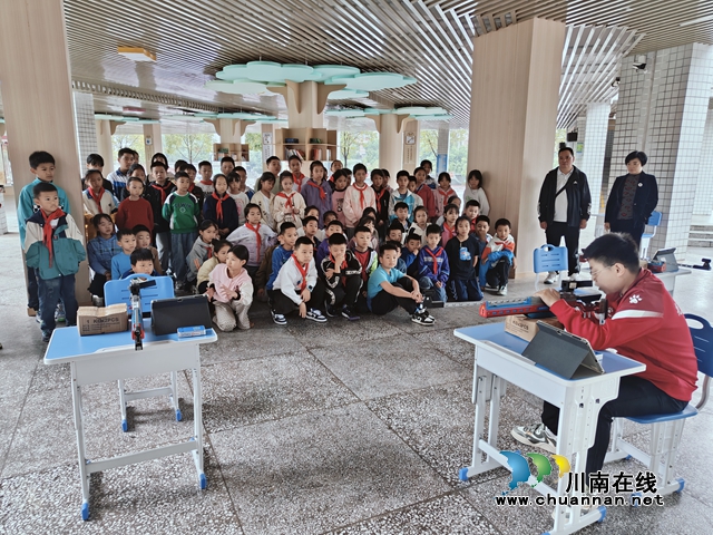 瀘州市體育運動中心到敘永縣敘永鎮(zhèn)中心小學校開展光電射擊培訓活動