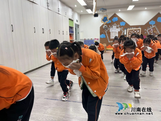 以“演”筑防，安全“童”行｜瀘縣惠濟路幼兒園開展消防逃生演練活動