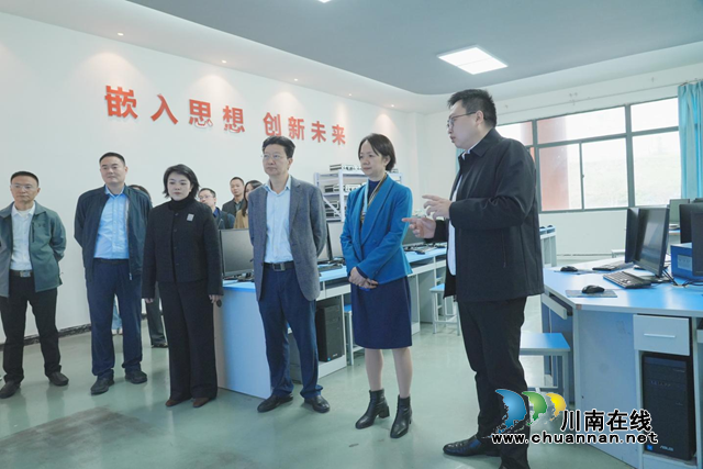 瀘州市委宣傳部部長(zhǎng)徐利到四川三河職業(yè)學(xué)院調(diào)研