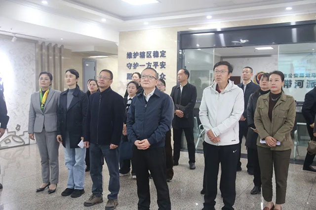 瀘州市政協(xié)副主席、黨組成員唐杰率隊開展“全市婦女權益保障工作”委員集體視察