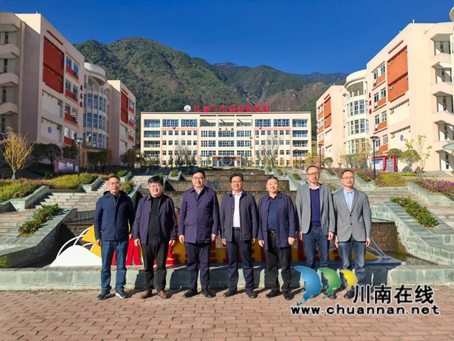 幫扶慰問暖人心，交流發(fā)展教育情｜瀘縣一中黨委書記鄒強率隊赴邊遠地區(qū)開展支教幫扶和慰問工作
