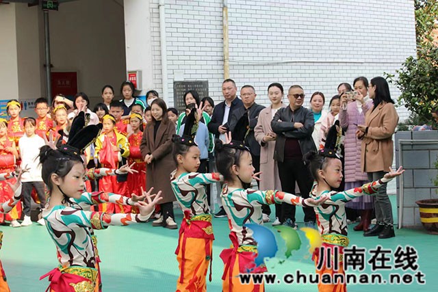 參觀校園社團活動.jpg