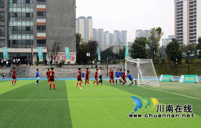 四川省第五屆“貢嘎杯”青少年校園足球聯(lián)賽（初中組）預賽在龍馬潭舉行