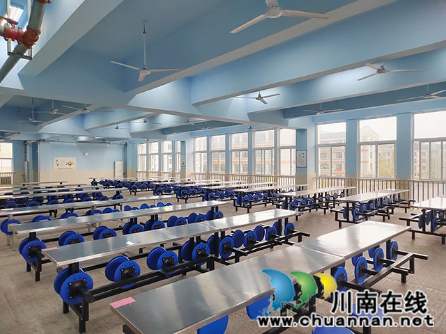 瀘縣二中城東初級(jí)中學(xué)校：民以食為天 “校園餐”當(dāng)先