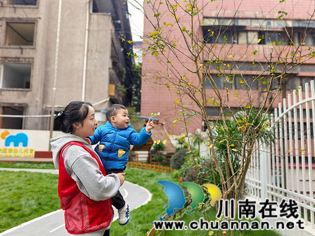 龍馬潭區(qū)小市街道向日葵親子小屋開展戶外自然課堂活動