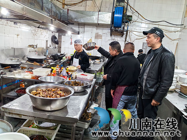 龍馬潭區(qū)小市街道下大街社區(qū)：餐飲安全隨機(jī)查　人大代表辦“食”事