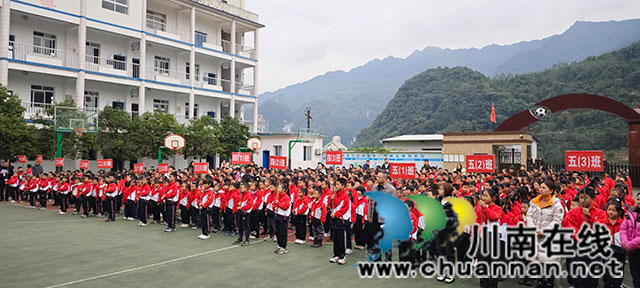 運(yùn)動(dòng)會(huì)參賽隊(duì)伍-拍攝：魏銘.jpg