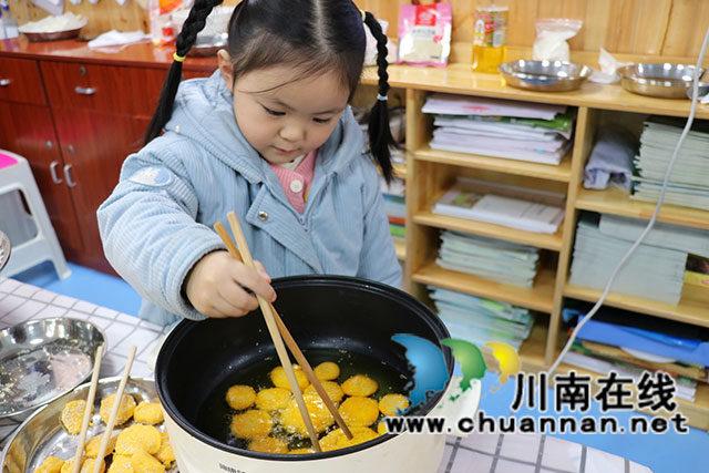 幼兒嘗試翻面（陳聰蓉）.jpg