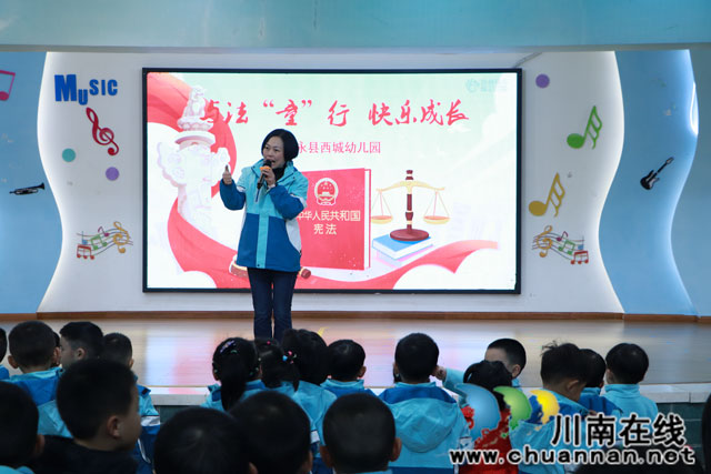黨支部書記強調(diào)做合格公民---周蚊枝.jpg