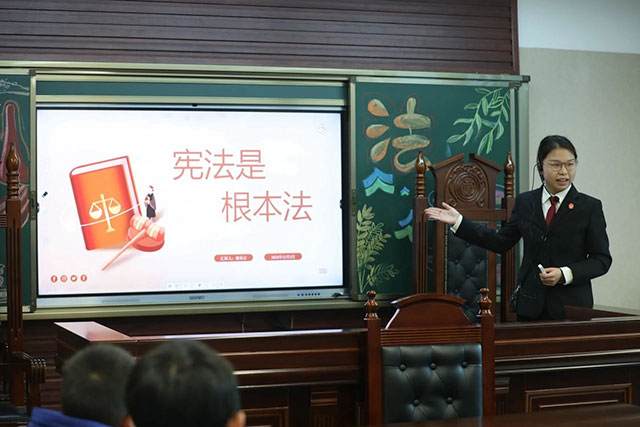 瀘州市龍馬潭區(qū)人民法院丨“憲”在行動(dòng) 與法同行