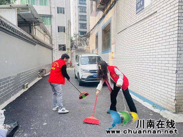 工行瀘州分行全力配合社區(qū)開展文明城市創(chuàng)文復查工作