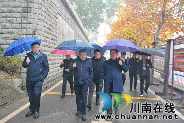 瀘州市委宣傳部副部長周仁樹到瀘縣一中調(diào)研思政工作(2).jpg