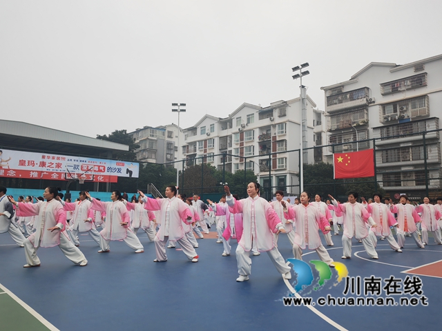 瀘縣老年大學(xué)太極拳展示（曾佐然攝）.jpg