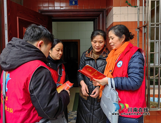 合江縣符陽街道：“法治快遞”進(jìn)小區(qū)_副本.jpg