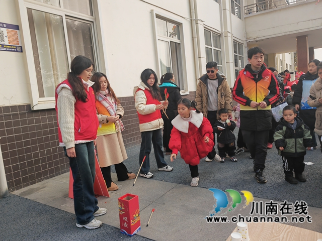 游戲投壺（曾佐然攝）.jpg
